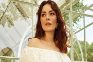 Oyuncu Ezgi Mola kendisini 7 yıl boyunca takip ederek taciz