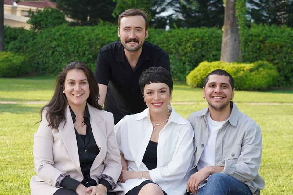 &Uuml;nl&uuml; oyuncu Ezgi Mola, kendi &uuml;niversite yıllarını anlattı. Yaşadığı zor