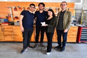 FikrimİZ b&uuml;nyesindeki FabrikaLab İzmir, teknolojik araştırmalara g&ouml;n&uuml;l verenlerin uğrak noktası