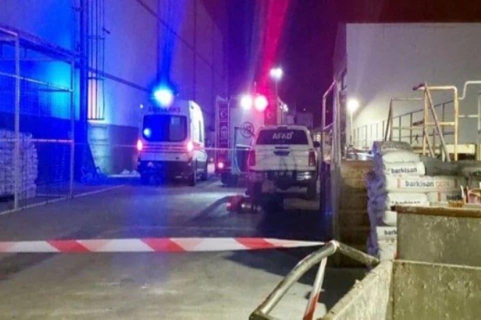 Bolu'nun Gerede il&ccedil;esinde bir fabrikanın arıtma odasında kontrol yaparken zehirlenen