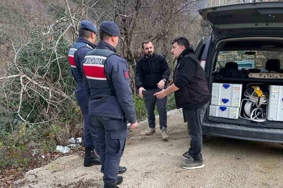 Artvin&rsquo;in Arhavi il&ccedil;esi Dikyama&ccedil; k&ouml;y&uuml;nde bulunan m&uuml;zede patlamamış bir top