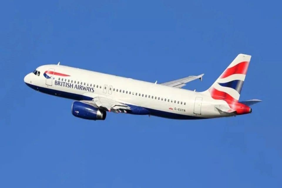British Airways'e ait A320 tipi yolcu u&ccedil;ağı Antalya Havalimanı'na inişi