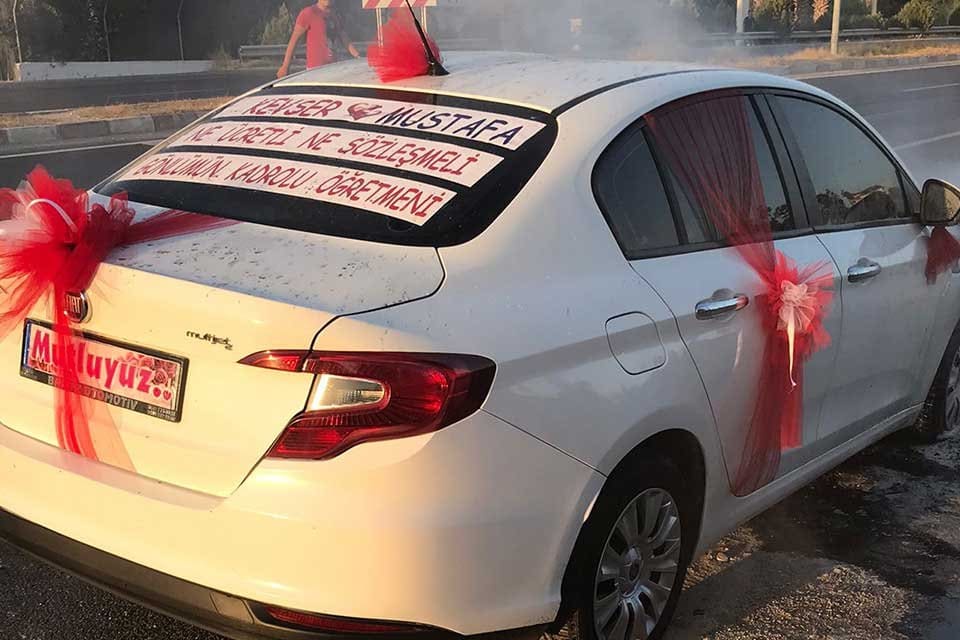 Aydın'ın Buharkent il&ccedil;esinde, damat Mustafa &Ouml;zt&uuml;rk ve gelin Kevser Direm&rsquo;in