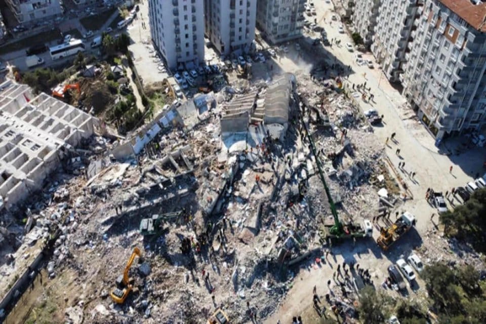 Kahramanmaraş merkezli depremin ardından yoğun g&ouml;&ccedil; alan illerdeki bazı ev