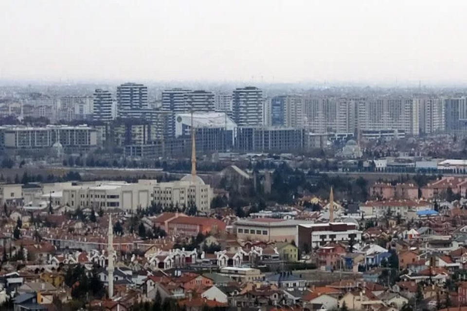 Konya&rsquo;da&nbsp;deprem b&ouml;lgesinden ailelerin g&ouml;&ccedil; etmesi &uuml;zerine ev kiralarını fahiş miktarda