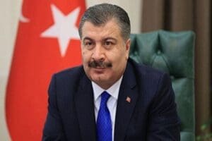Sağlık Bakanı Fahrettin Koca, kendisinin esnafla tokalaşmaya başladığını belirterek "Artık