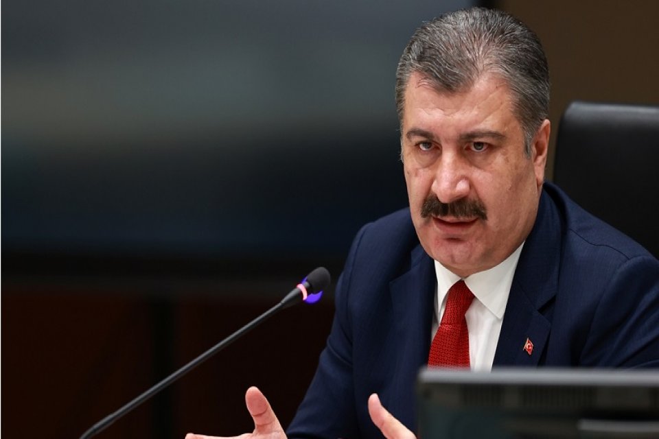 Sağlık Bakanı Fahrettin Koca, sosyal medya hesabından koronavirüse yakalandığını duyurdu.