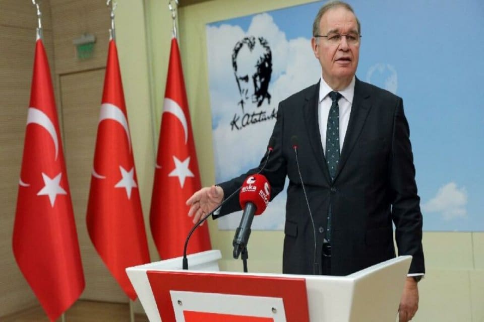 CHP S&ouml;zc&uuml;s&uuml; &Ouml;ztrak,"Bir gecede elektriğe y&uuml;zde 127&rsquo;ye varan zammı kim