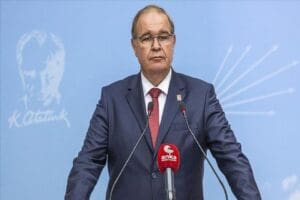 CHP Genel Başkan Yardımcısı Faik &Ouml;ztrak'ın annesi Ayten &Ouml;ztrak yaşamını