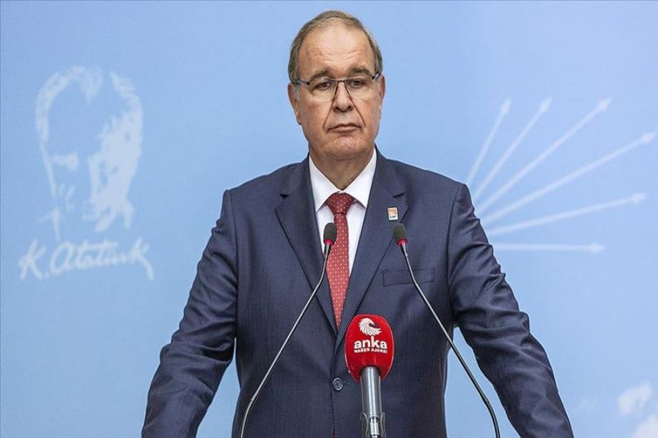 CHP Genel Başkan Yardımcısı Faik &Ouml;ztrak'ın annesi Ayten &Ouml;ztrak yaşamını