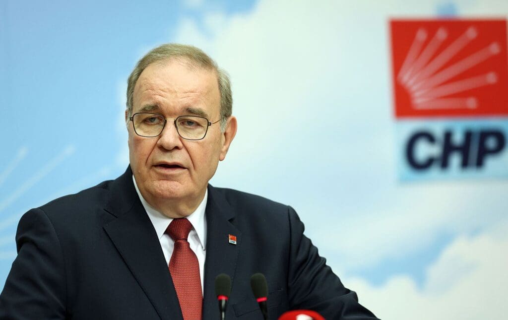 Öztrak: İki kişiden birinin oyunu almış görünüyoruz