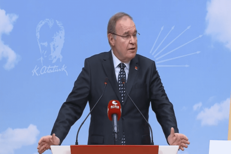 Tarkan'ın yeni şarkısı hakkında soruya yanıt veren CHP S&ouml;zc&uuml;s&uuml; Faik
