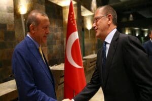 Gazeteci Fatih Altaylı, Ticaret Bakanı Mehmet Muş'un imzası i&ccedil;in "Her