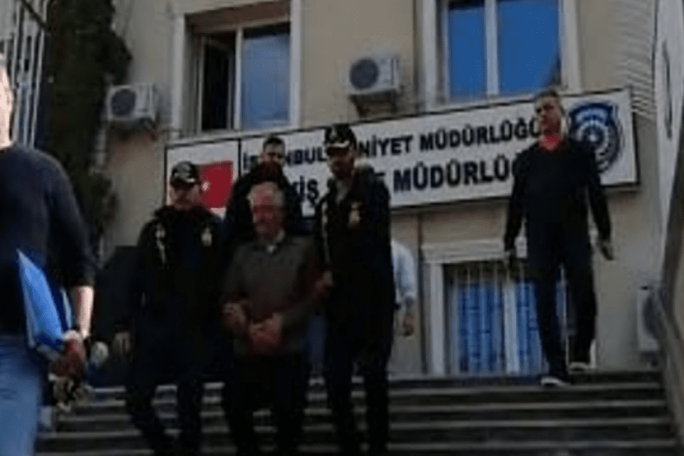 Fatih&rsquo;teki cesedi par&ccedil;alara ayrılmış halde bulunan kişinin katil zanlısı yakalandı.