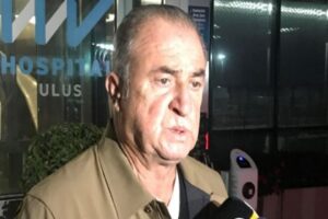 Galatasaray Teknik Direktörü Fatih Terim, yılbaşı kutlaması sırasında elindeki havai