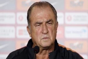 Teknik direkt&ouml;r Fatih Terim'in annesi Nuriye Terim, Adana'daki evinde 91