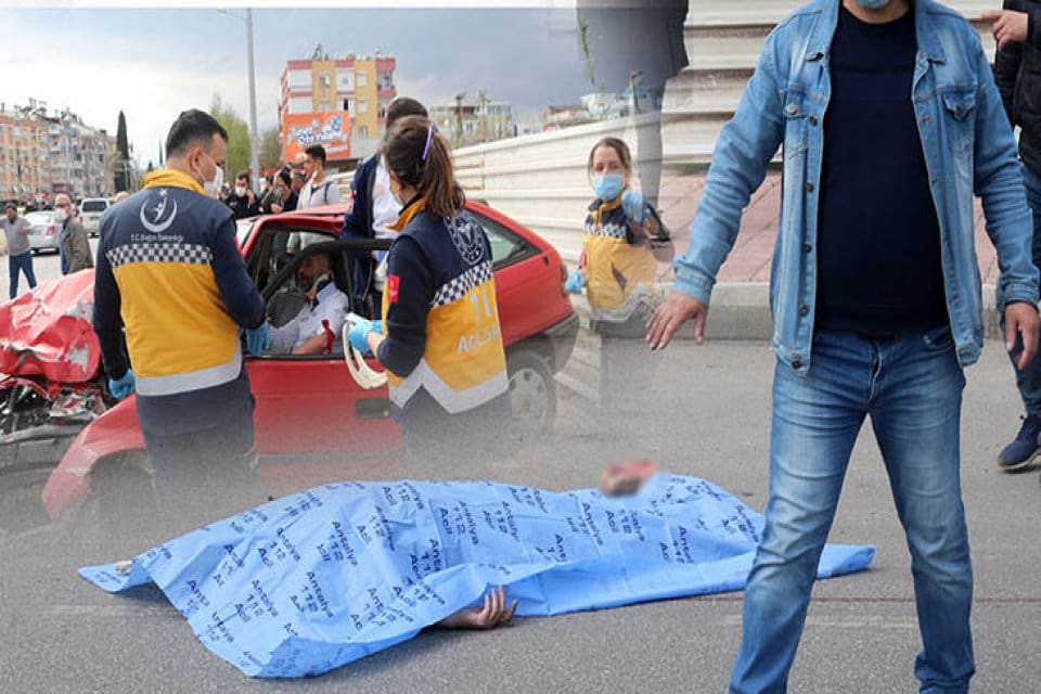 Antalya'da s&uuml;r&uuml;c&uuml;s&uuml;n&uuml;n makas attığı &ouml;ne s&uuml;r&uuml;len otomobil, &ouml;nce motosiklete, ardından