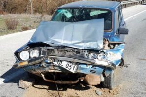 Manisa'nın Kula ilçesinde önünde giden tankere çarpan otomobilin sürücüsü Yaşar