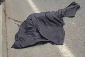 Malatya'da yolun karşısına ge&ccedil;meye &ccedil;alışan &Ouml;mer Doğan (42), otomobil &ccedil;arpması