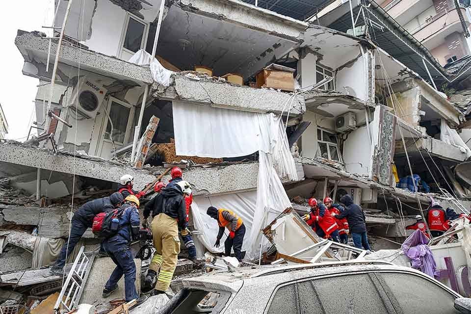 7,4 b&uuml;y&uuml;kl&uuml;ğ&uuml;ndeki Maraş depremi, &ccedil;evredeki illeri de etkiledi ve 10