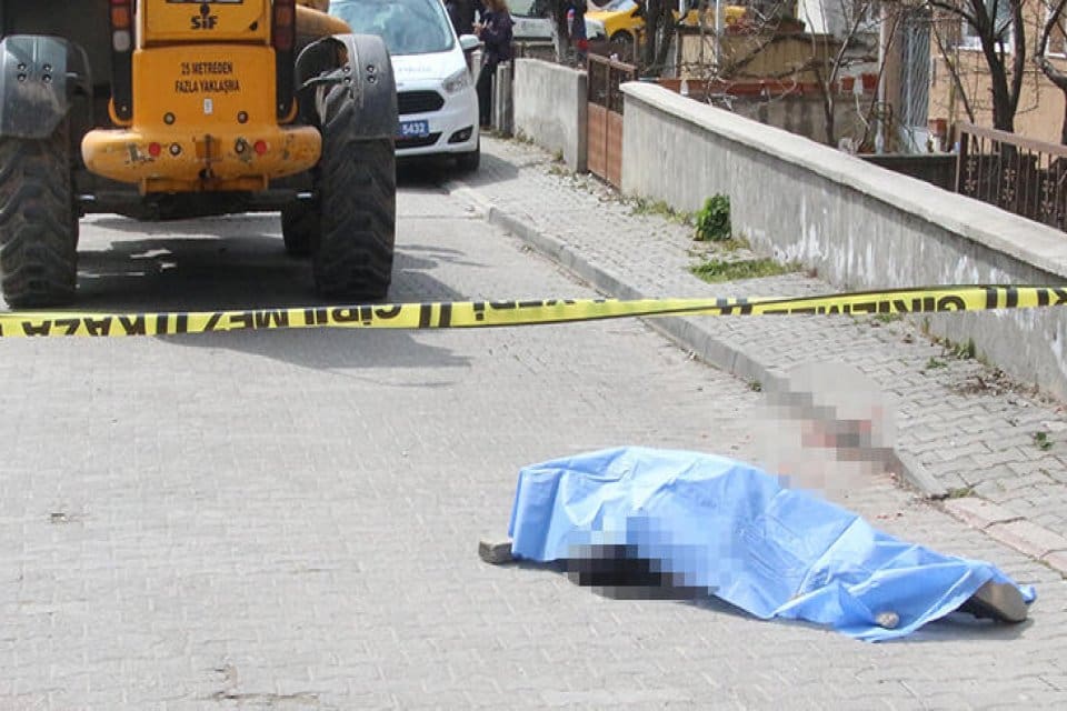 Bolu&rsquo;da iş makinesinin &ccedil;arpıp &uuml;zerinden ge&ccedil;tiği İbrahim Yılmaz (54), yaşamını
