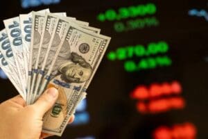 ABD Merkez Bankası (Fed) yetkilileri faiz artırımlarına a&ccedil;ık kapı bıraktı.