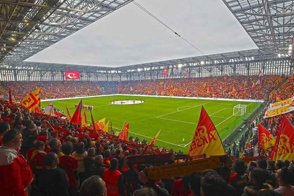 T&uuml;rkiye Futbol Federasyonu (TFF), İzmir'in g&uuml;nlerdir beklediği m&uuml;jdeyi duyurup A