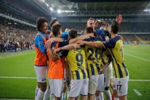 Fenerbah&ccedil;e, S&uuml;per Lig'in 32. haftasında Galatasaray'ı 2-0 mağlup etti. Sarı-lacivertlilere