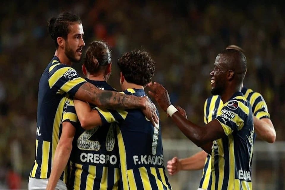 S&uuml;per Lig 7. haftasında Alanyaspor'u konuk eden Fenerbah&ccedil;e, kapalı gişe