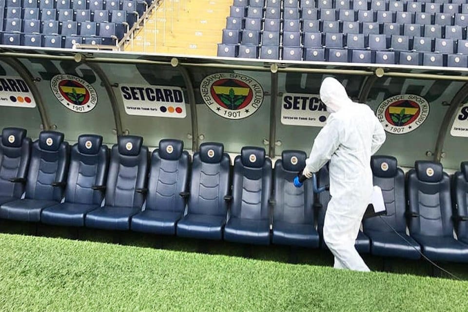 Fenerbah&ccedil;e, &uuml;&ccedil; futbolcusunun daha coronavir&uuml;s testinin pozitif sonu&ccedil;landığını a&ccedil;ıkladı. Yapılan