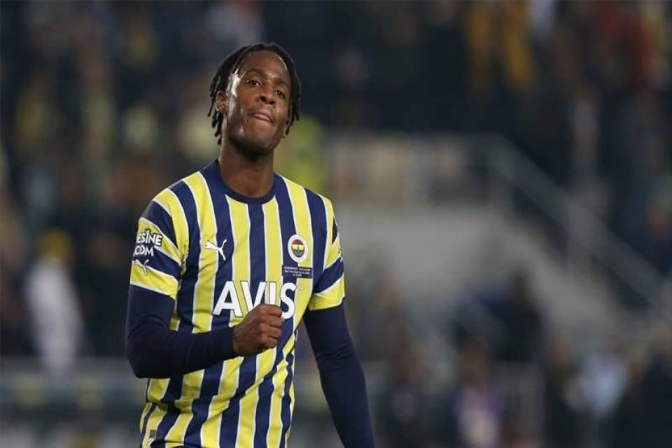 Michy Batshuayi bu sezon Fenerbah&ccedil;e formasıyla 25 resmi ma&ccedil;ta 15