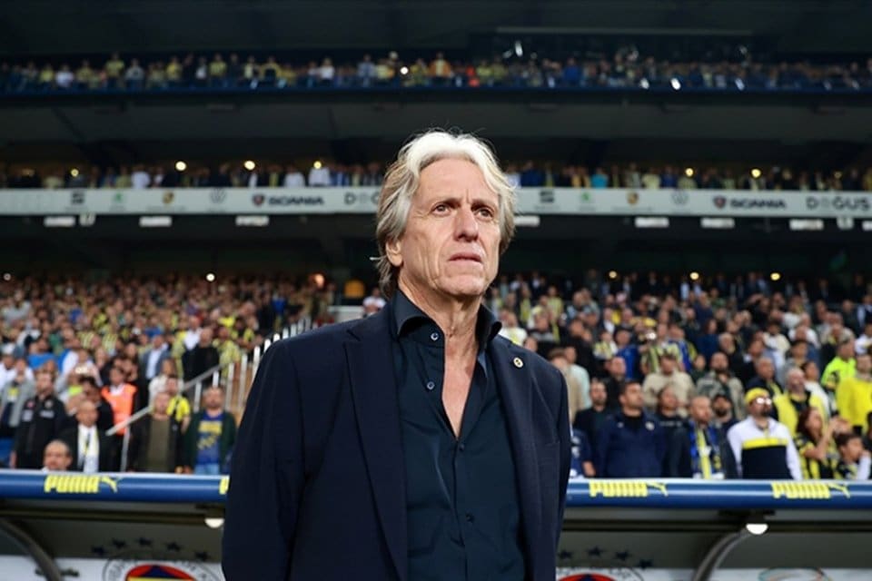 Fenerbah&ccedil;e y&ouml;netimi tarafından&nbsp;yapılan olağan&uuml;st&uuml; toplantı sonrası teknik direkt&ouml;r Jorge Jesus
