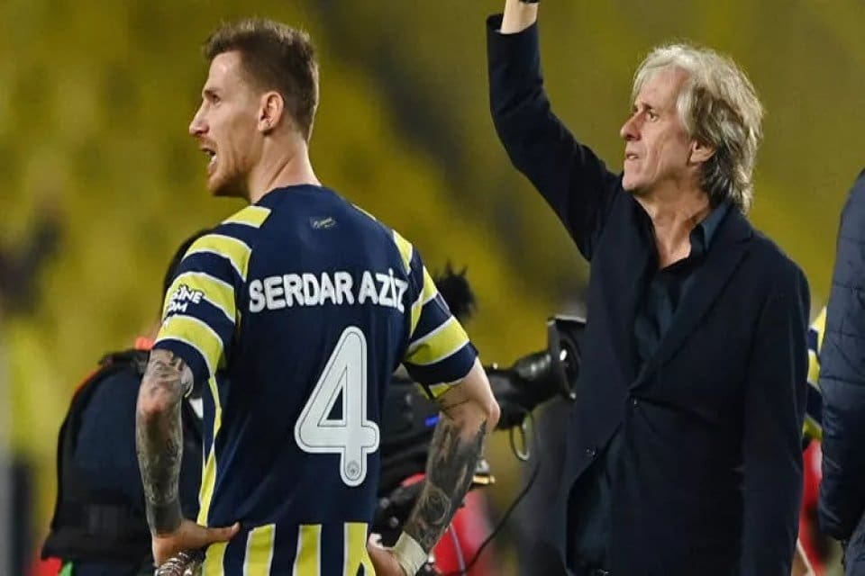 S&uuml;per Lig'in 14. haftasında oynanan Fenerbah&ccedil;e-Giresunspor ma&ccedil;ında Serdar Aziz'in hataları