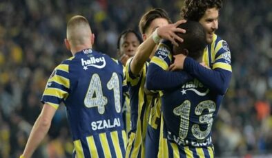 Fenerbahçe, Kasımpaşa’yı Valencia’nın şovuyla yıktı