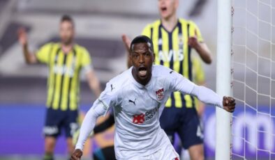 Fenerbahçe'nin şampiyonluk hayalleri suya düştü! Sivasspor 2 golle yıktı