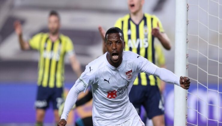 Fenerbahçe'nin şampiyonluk hayalleri suya düştü! Sivasspor 2 golle yıktı