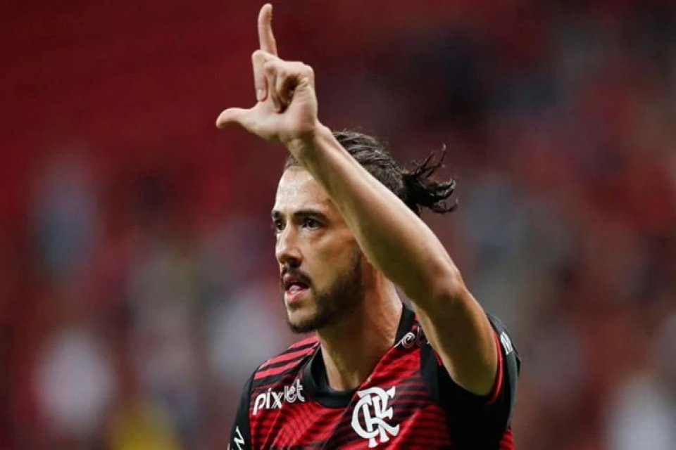 Fenerbahçe'nin Flamengo'dan transferi için prensip anlaşmasına vardığı Brezilyalı oyuncu Gustavo