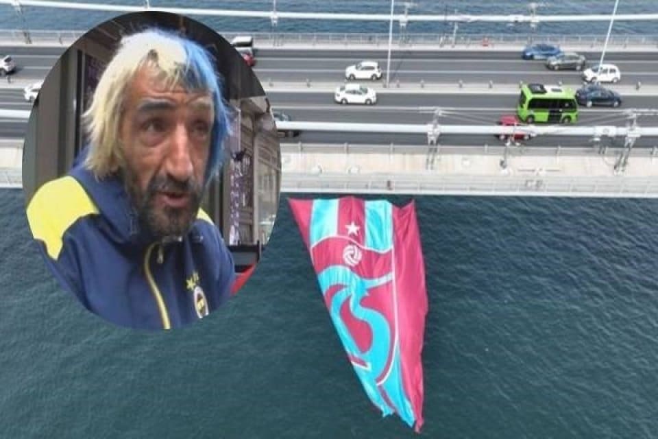 Rambo Okan' lakaplı Fenerbah&ccedil;e taraftarı Okan G&uuml;ler, Boğaz K&ouml;pr&uuml;s&uuml;'nde asılı