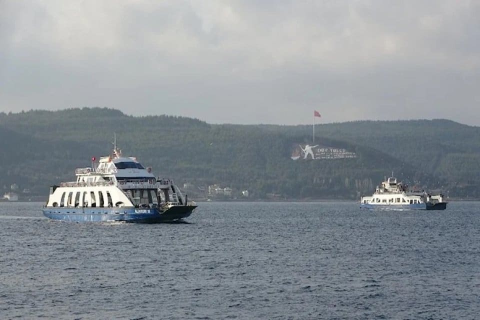 &Ccedil;anakkale'de, Kuzey Ege'deki olumsuz hava şartları nedeniyle Bozcaada ve G&ouml;k&ccedil;eada