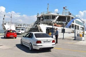 İzmir B&uuml;y&uuml;kşehir Belediyesi araba vapurlarına ara&ccedil; binişlerinde nakit ve İzmirim