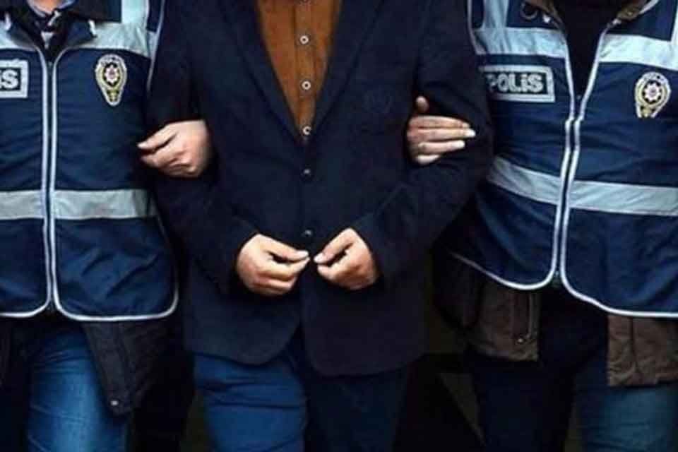 Aydın'ın Kuşadası il&ccedil;esinde, FET&Ouml;/PDY&rsquo;ye &uuml;ye olmak su&ccedil;undan hakkında soruşturma bulunan