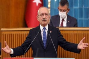 CHP&rsquo;nin hazırladığı &ldquo;21 soruda FET&Ouml;&rsquo;n&uuml;n siyasi ayağı&rdquo; adlı kitap delil