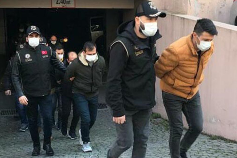 İzmir merkezli 62 ilde FETÖ'nün TSK içindeki yapılanmasına yönelik düzenlenen