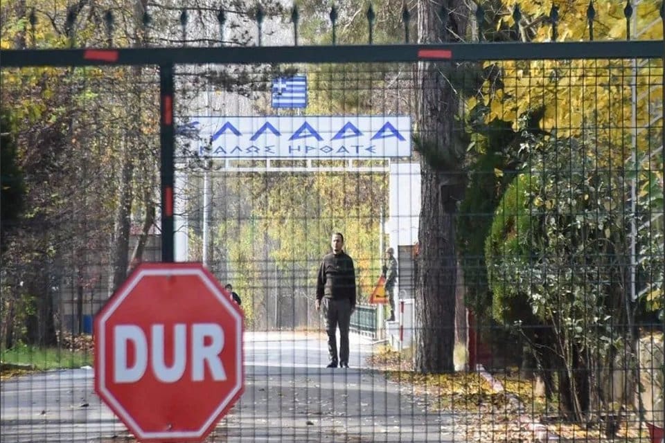 Edirne'de Yunanistan'a ka&ccedil;mak isteyen bir kişi yakalandı. Zanlının FET&Ouml; soruşturmasında
