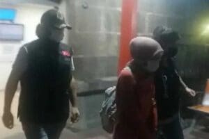 İzmir'de, polisin FET&Ouml;/PDY&rsquo;ye y&ouml;nelik d&uuml;zenlediği operasyonda, &ouml;rg&uuml;t&uuml;n TSK yapılanmasında g&ouml;revli