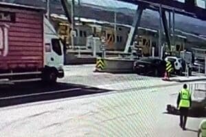 İzmir'de telefonla aradıkları H.T.&rsquo;yi FET&Ouml; yalanıyla kandırıp 600 bin TL