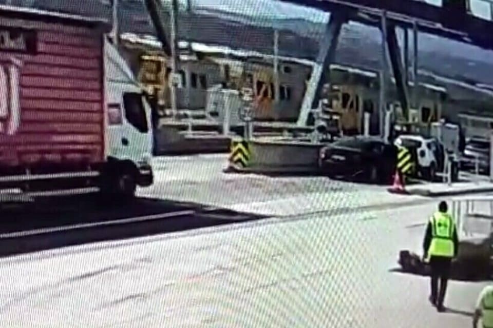 İzmir'de telefonla aradıkları H.T.&rsquo;yi FET&Ouml; yalanıyla kandırıp 600 bin TL