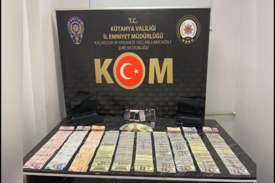K&uuml;tahya merkezli 14 ilde, FET&Ouml;/PDY&rsquo;nin mali yapılanmasına y&ouml;nelik d&uuml;zenlenen operasyonda