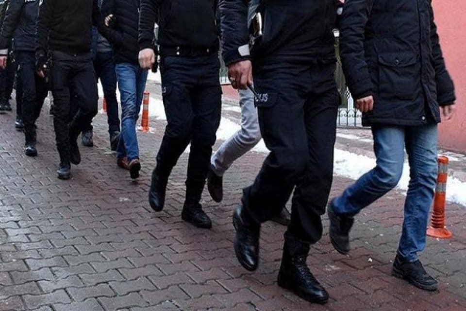 İstanbul merkezli 4 ilde&nbsp;FET&Ouml;/PDY mensuplarına y&ouml;nelik operasyon d&uuml;zenlendi. Operasyonda haklarında