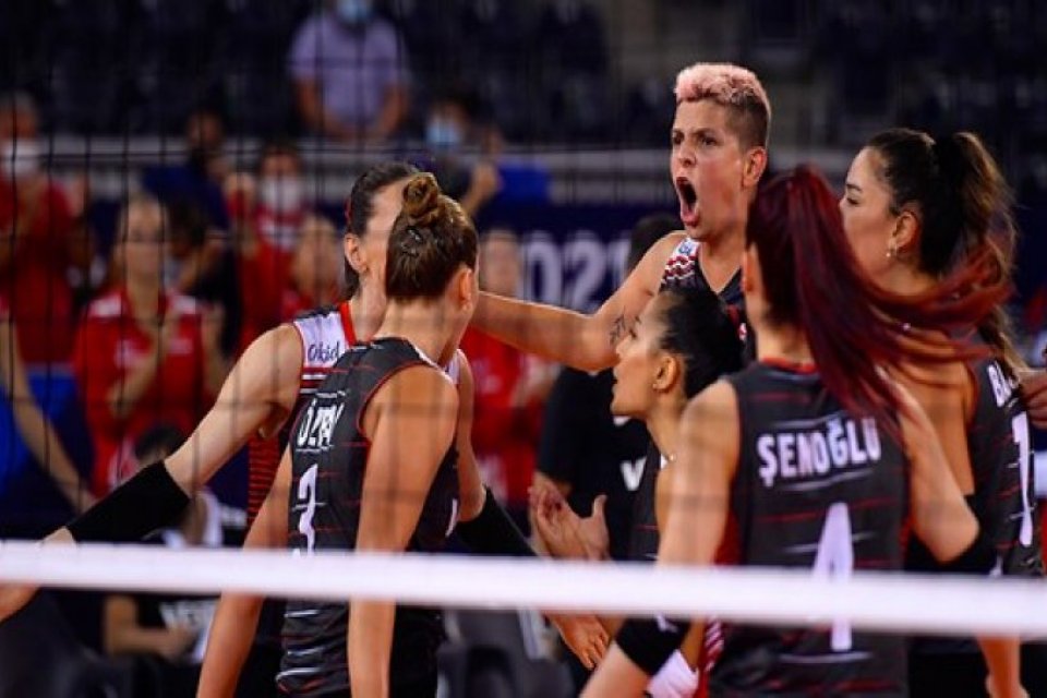 A Milli Kadın Voleybol Takımı, Hollanda'yı 3-0 yenerek grubunu lider